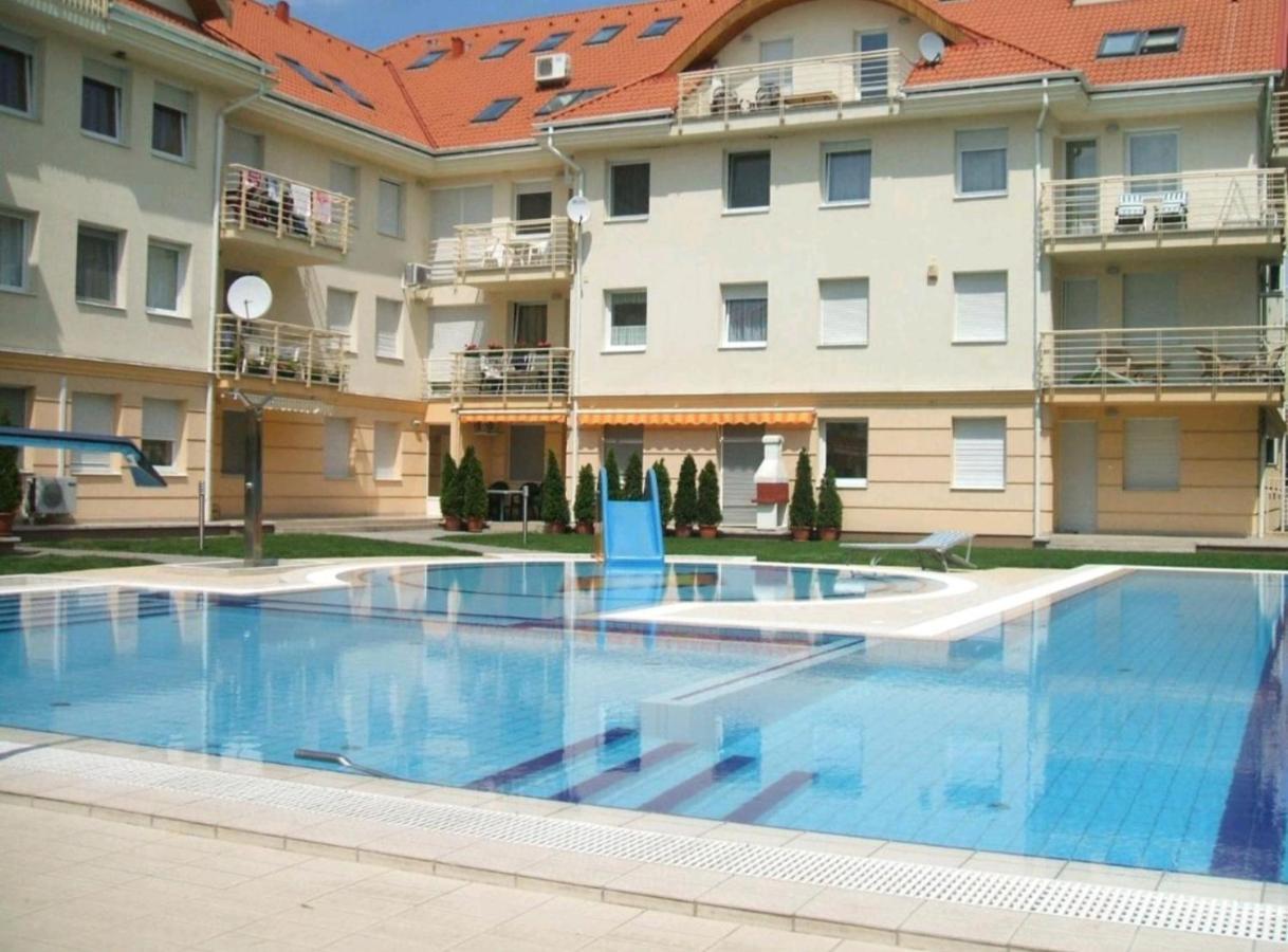 Relax Wellness Apartman Hajduszoboszlo Daire Dış mekan fotoğraf